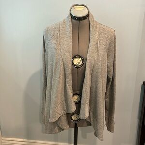 Gray open cardigan jersey knit.
